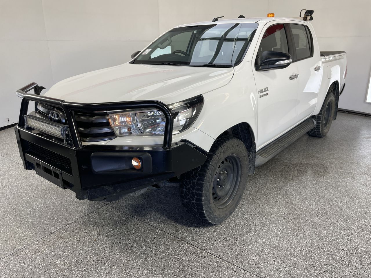 2017 Toyota Hilux 4x4 SR GUN126R Turbo Diesel Automatic Dual Cab ...