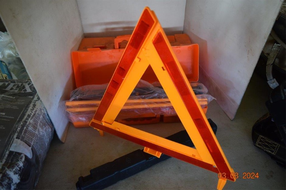 Lot of 2 as New Sets of Safety HiViz Vehicle Breakdown Triangle Auction ...