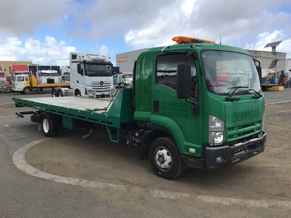 2009 Isuzu Tilt Tray Truck & 2008 Hino Refrigerated Truck