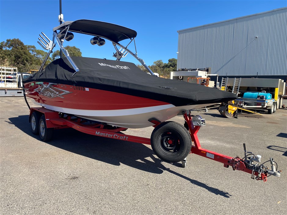 MASTERCRAFT XSTAR SKI BOAT