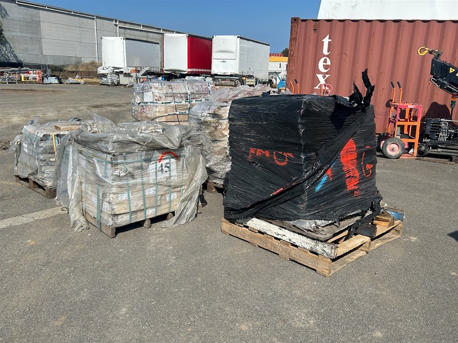 2 x Pallet of Assorted Triangular Concave 2 Wire Spacers Auction (0047 ...