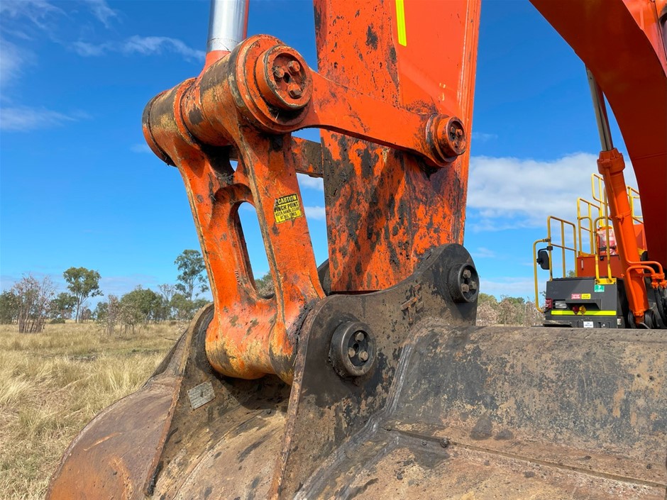 2019 Hitachi ZX690LCH-5A Excavator with Bucket Auction (0002