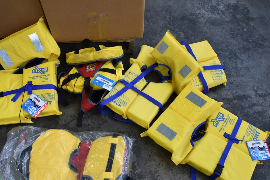 AXIS ADULT PFD LEVEL 100 9x Lifejackets Auction (0040-5056215) | Grays ...