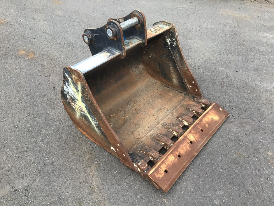 General Purpose Buckets & Water Tank- Vic