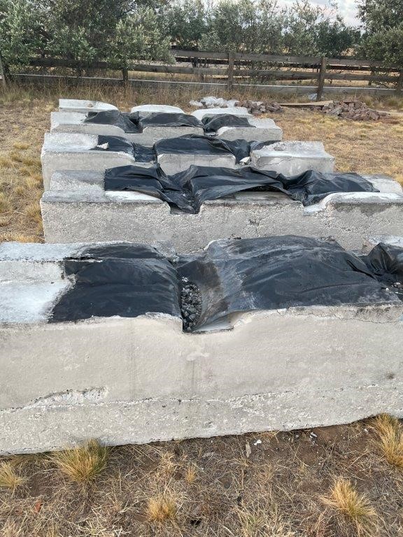 No Reserve: 5 x Interlocking Concrete Blocks