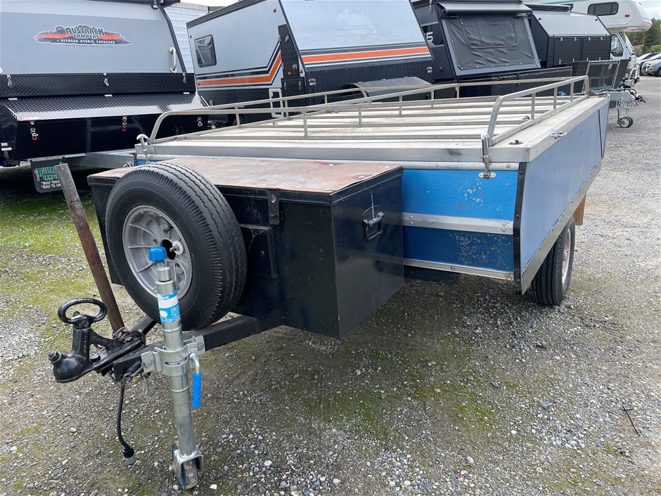 UNKNOWN CAMPER TRAILER -NO RESERVE 