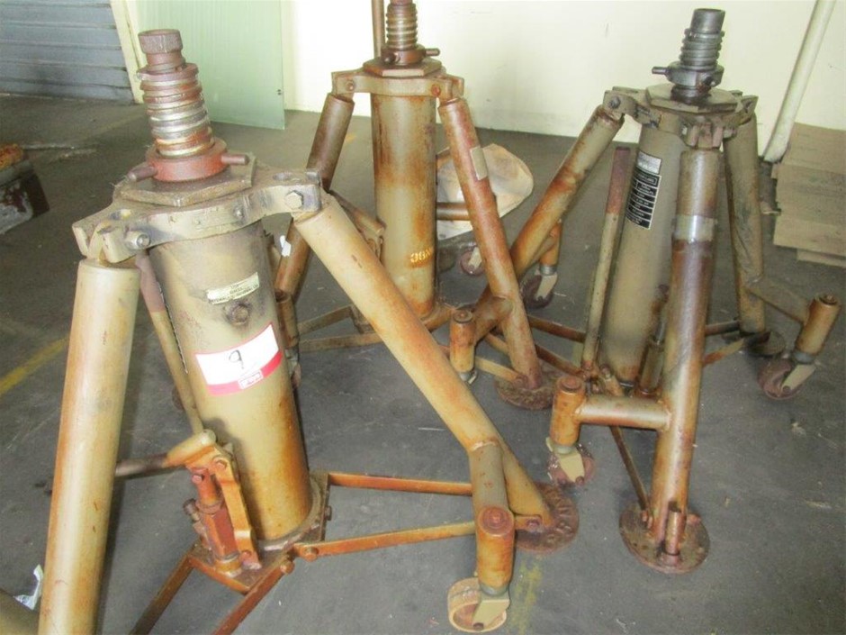 Qty 3 x Aircraft Hydraulic Jacks Auction (0002-7051686) | Grays Australia