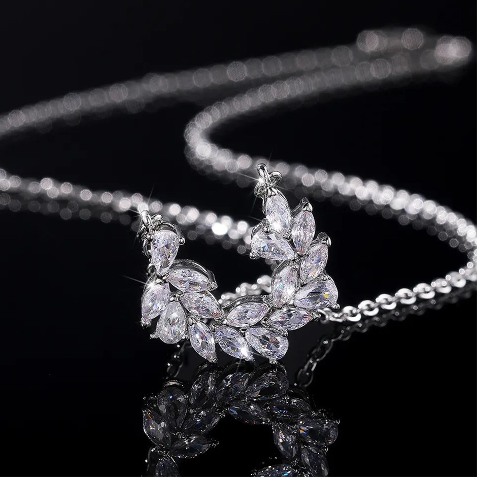 Elegant 18K White Gold plated Leaf 1.00 CT White CZ pendant Necklace