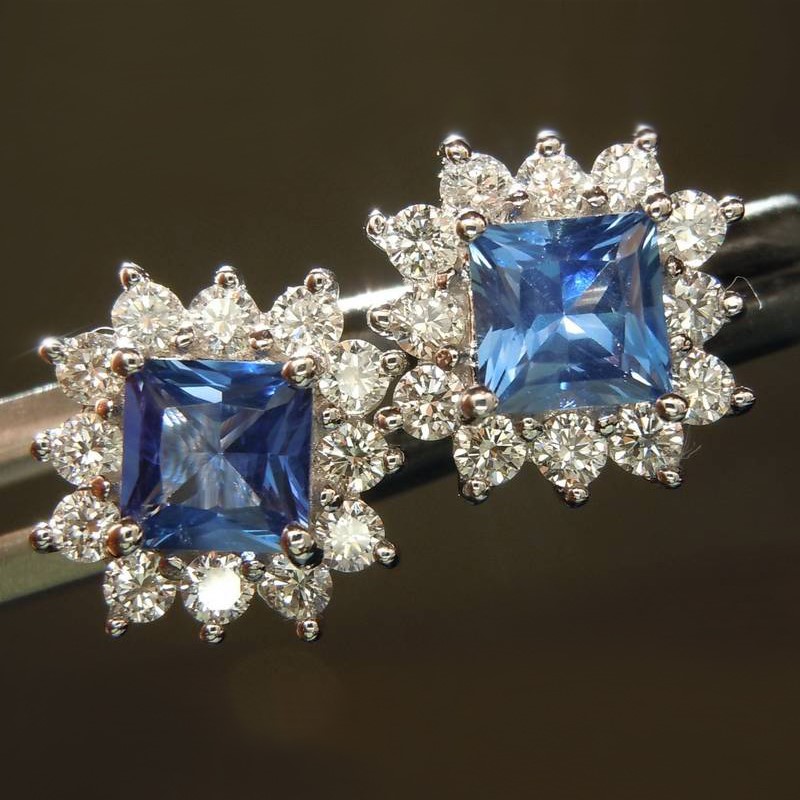 Elegant 18K White Gold plated Design Topaz Simulants and White