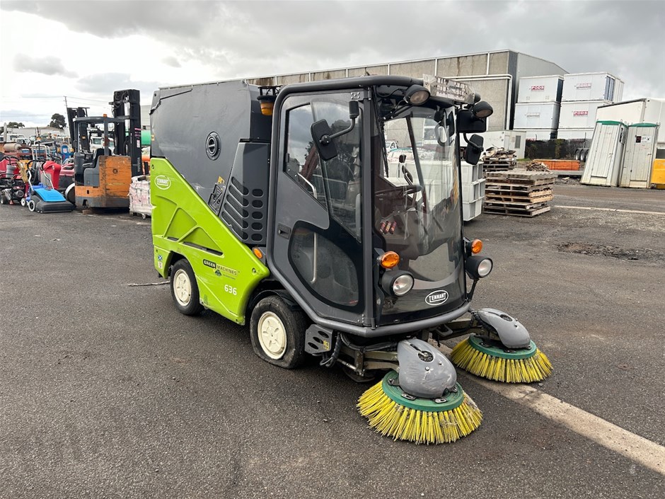 Tennant Green Machine Street Sweeper Auction (0001-3029080) | Grays ...