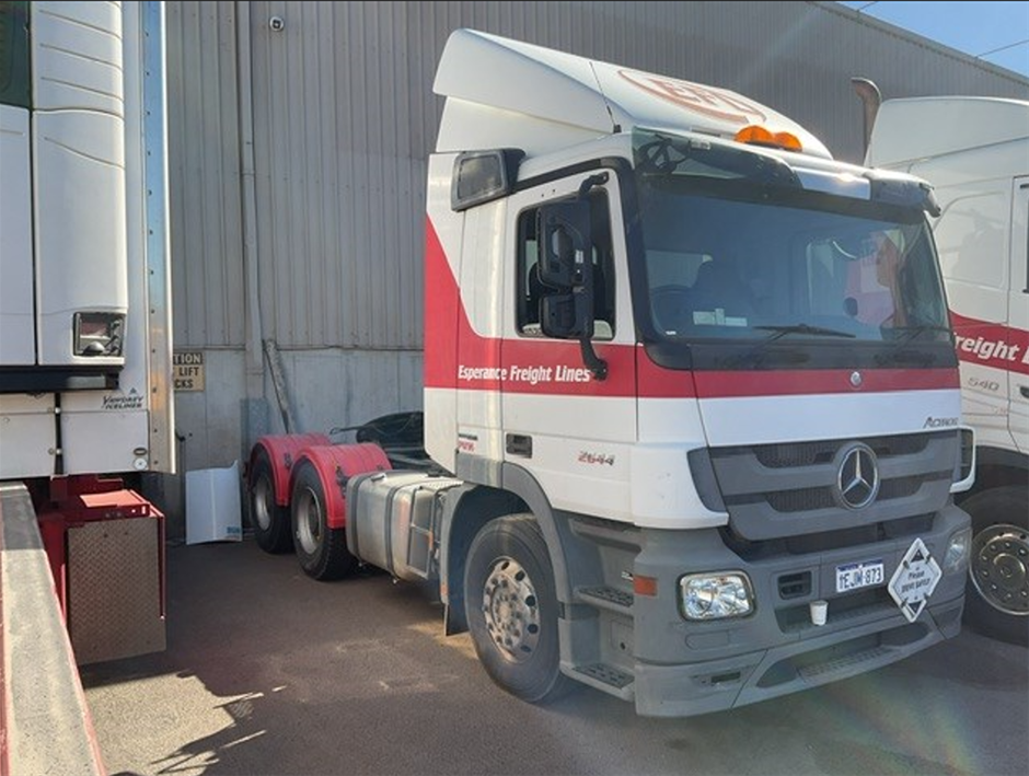 Curtain Siders, Dollys, Forklifts and Prime Movers