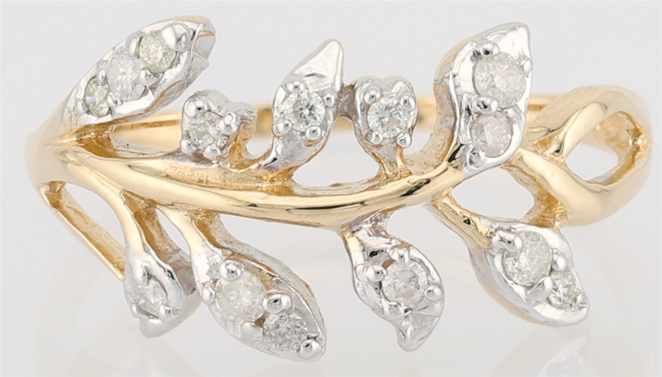 LADIES YELLOW GOLD AND DIAMOND RING Auction (00042561240) Grays