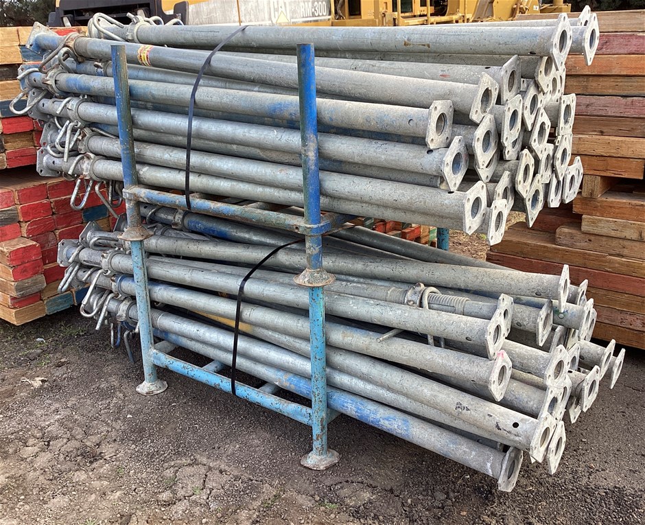 2 x Stillages of Scaffolding Braces Auction (0007-3029509) | Grays ...