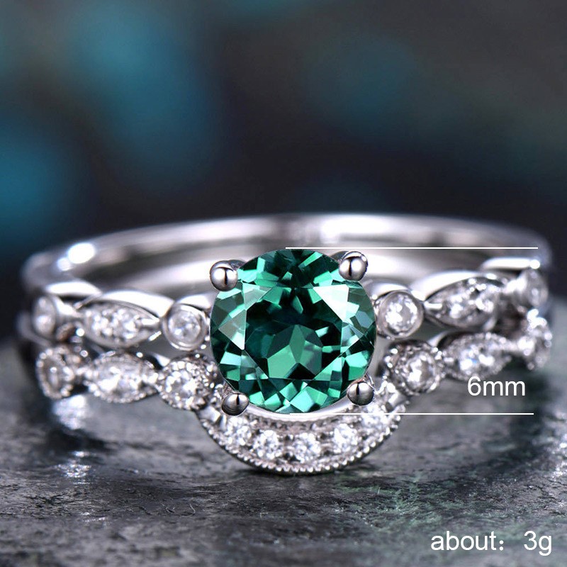 Elegant 18K White Gold Plated Simulated Emerald Simulants Ring Size 8