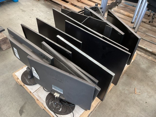 Thirteen Monitors Auction (0094-9053604) | Grays Australia