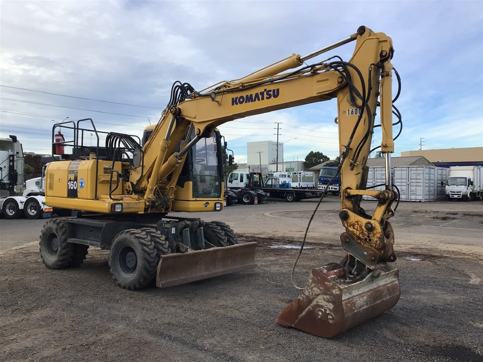 Komatsu PW160-7 Wheeled Excavator & Tilting Mud Bucket 