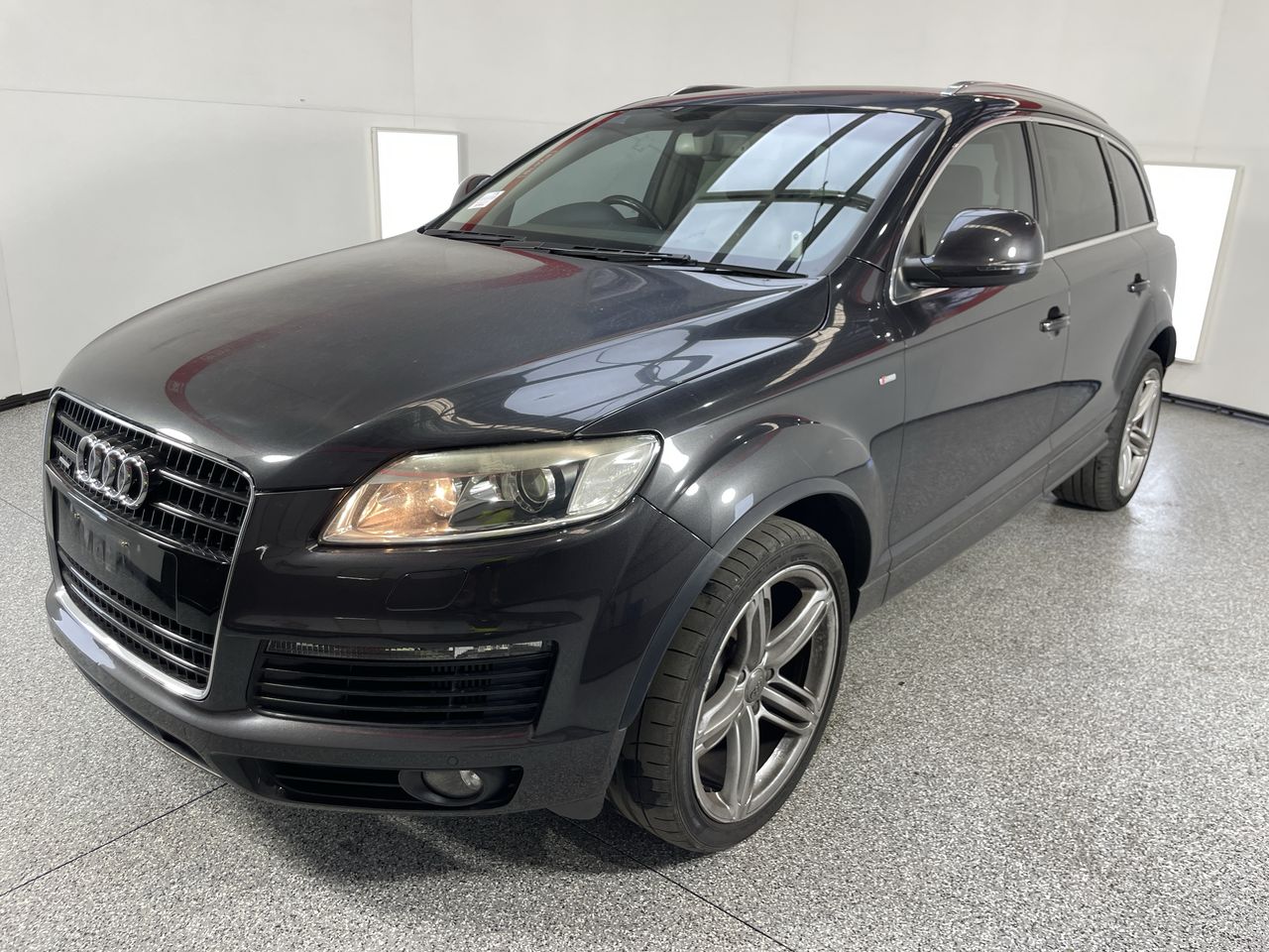 Elegant 2009 Audi Q7 Tdi Diesel Images