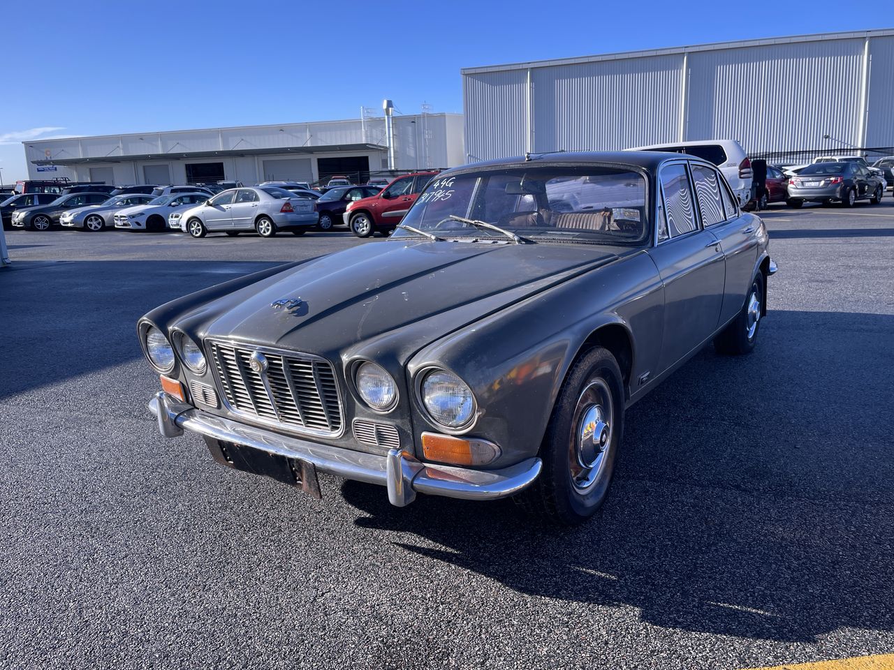 1970 Jaguar Series 1 XJ6 4.2 SWB Manual with overdrive Sedan