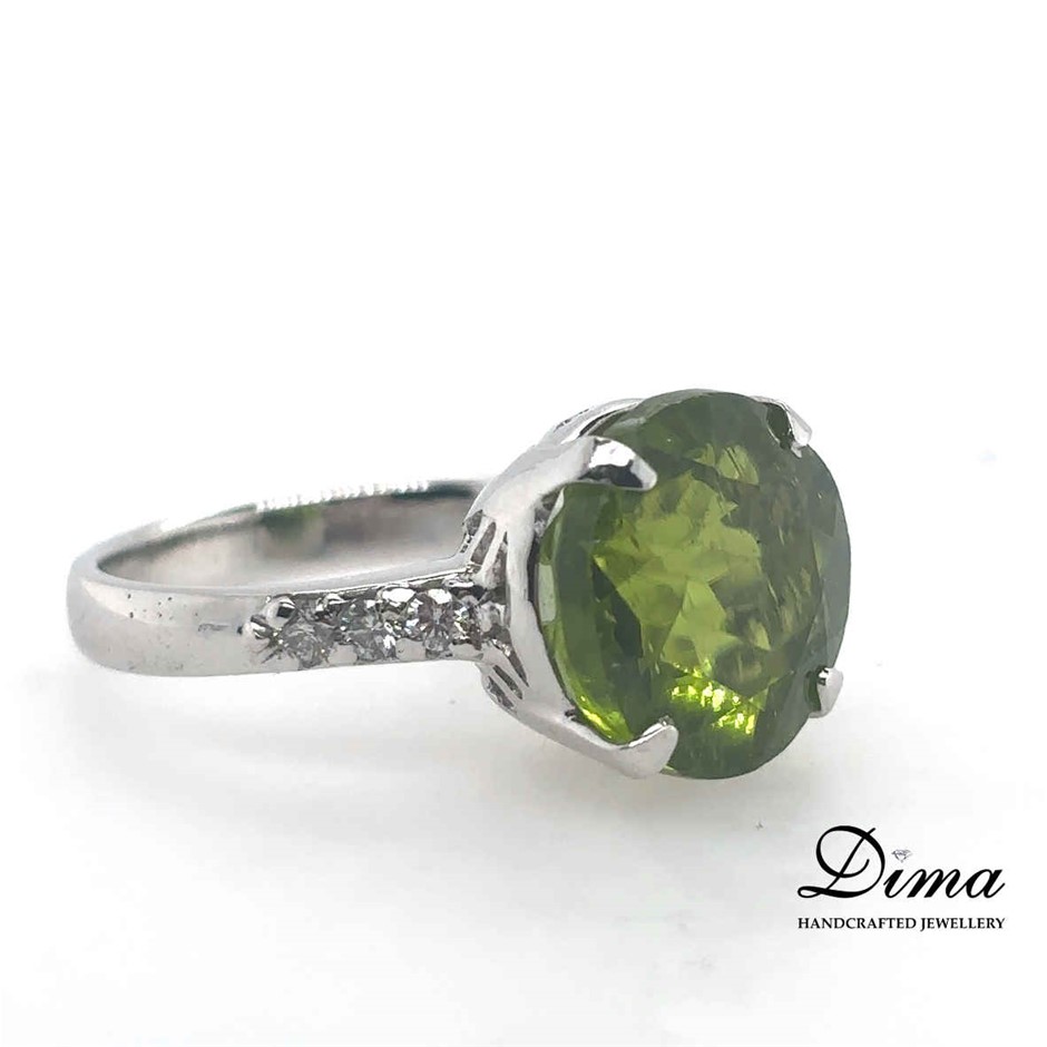 18ct White Gold Peridot and Diamond Ring