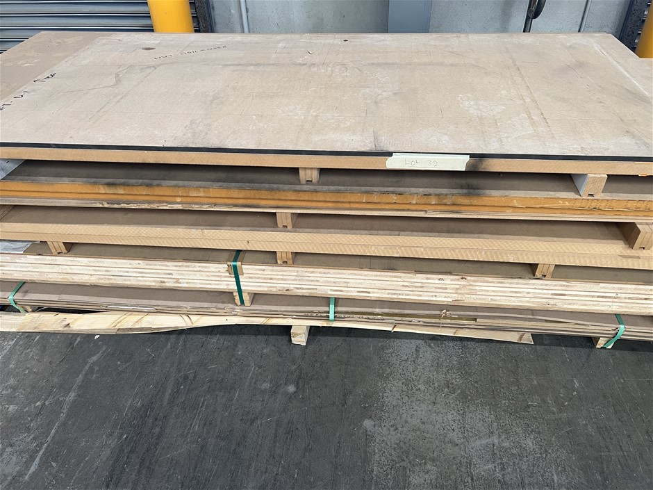 Mix stack of board Auction (0032-5057379) | Grays Australia