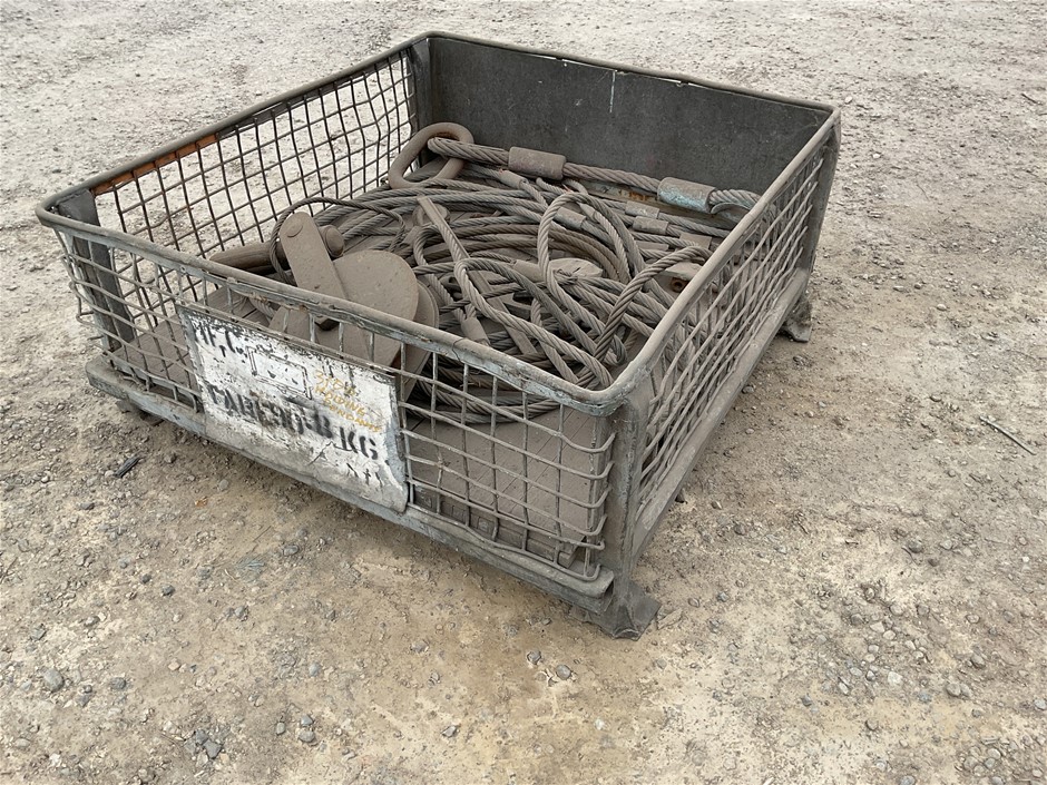 Stillage Assorted Rigging Equipment Auction (0110-3029957) | Grays ...