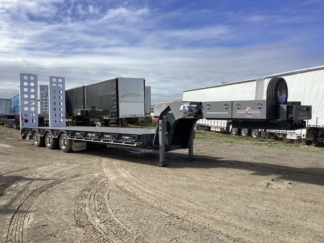 2023 Liberty Freighters ST3 Triaxle Low Loader With Out Riggers Trailer ...