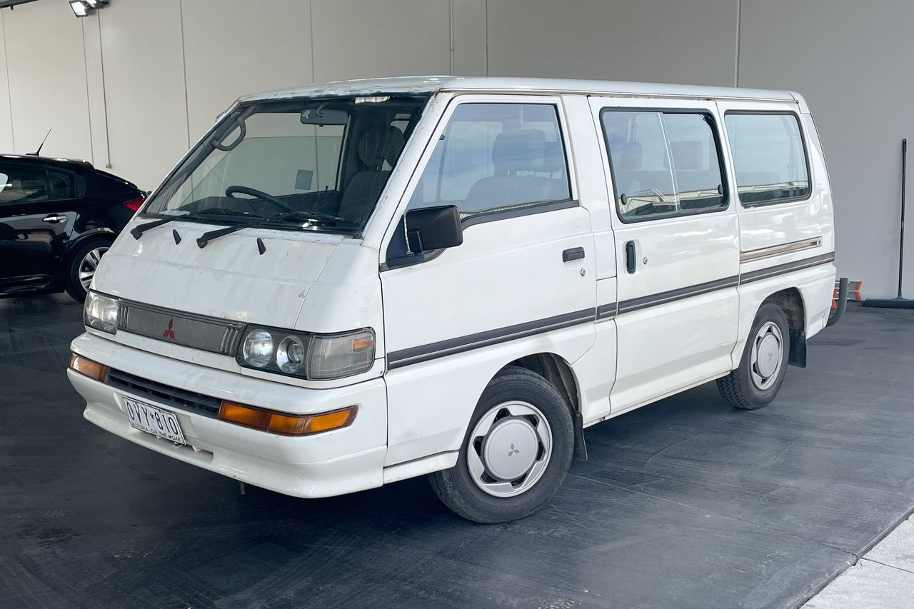 1997 Mitsubishi Starwagon SATELLITE SJ Automatic 8 Seats People Mover