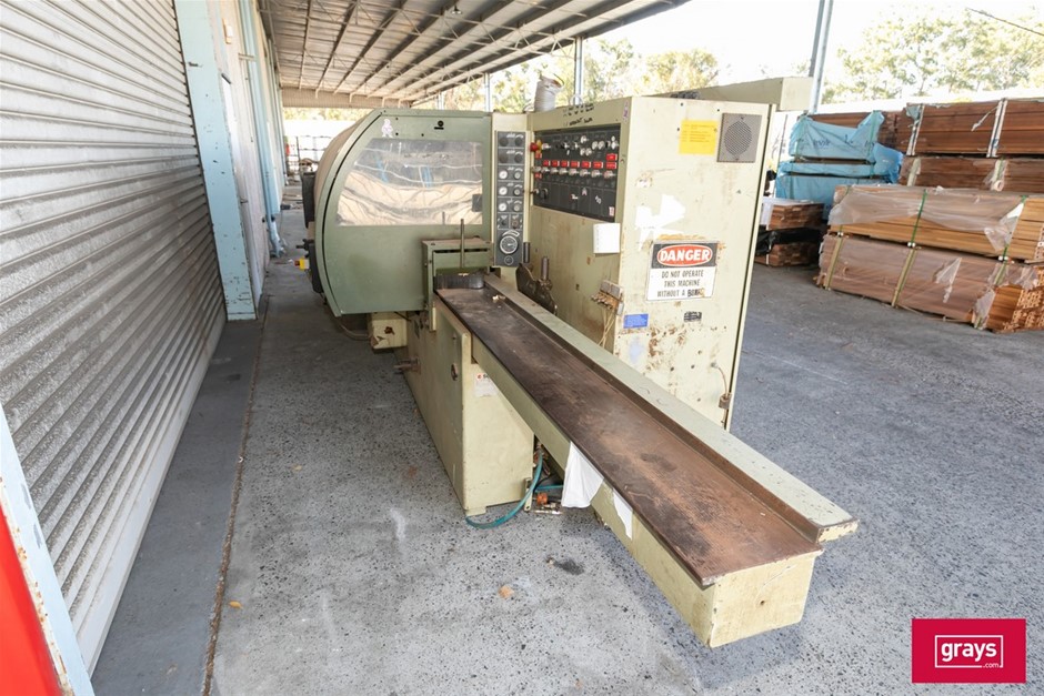 1997 SMC Superset 23 8 Head Moulder Machine
