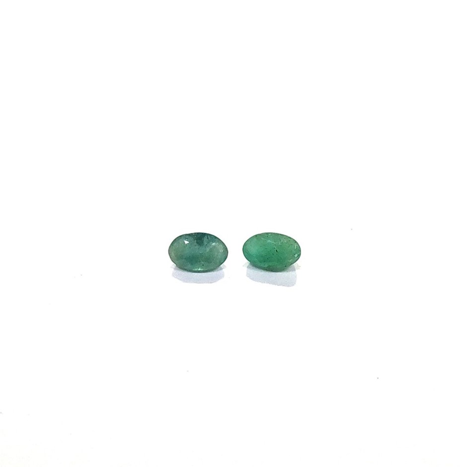0.56 Ct - 2 Pcs Emerald