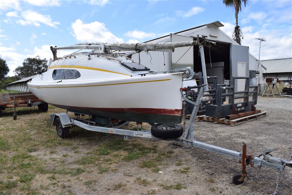 21 FT Custom Made Fibreglass Sailing Boat With Trailer