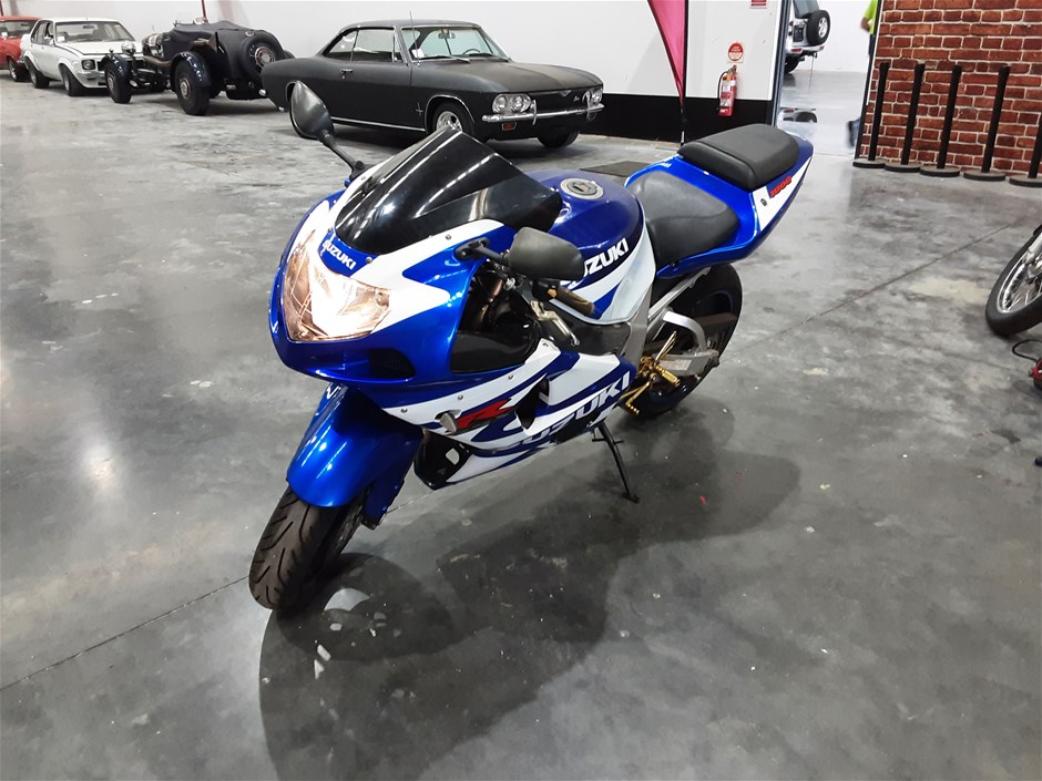<p>2001 Suzuki GSX-R1000 Motorcycle</p>