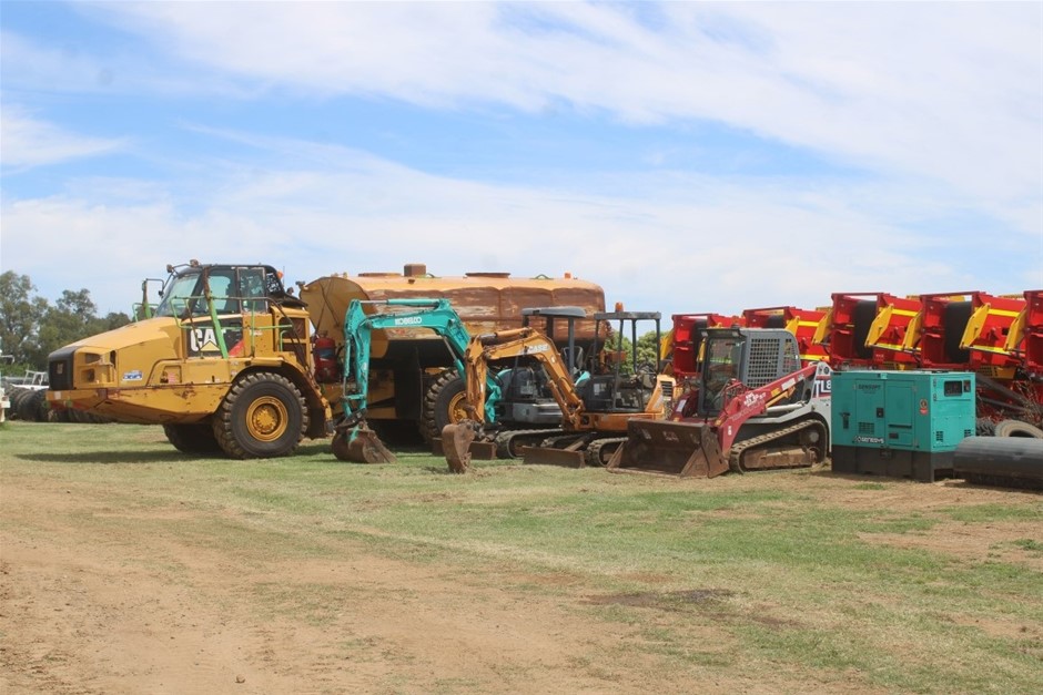Caterpillar Water Truck, Earthmoving & Mobile Plant!
