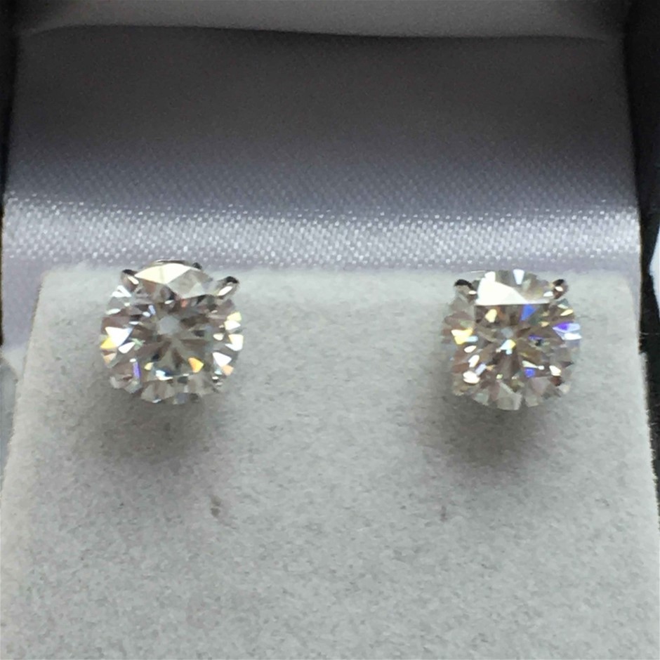 18ct White Gold, 4.20ct Moissanite Earring