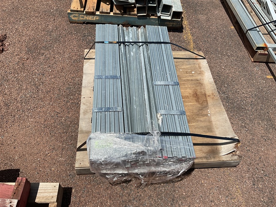 Quantity of 1200mm(L) x 50mm x 50mm square Metal Box Steel Auction ...