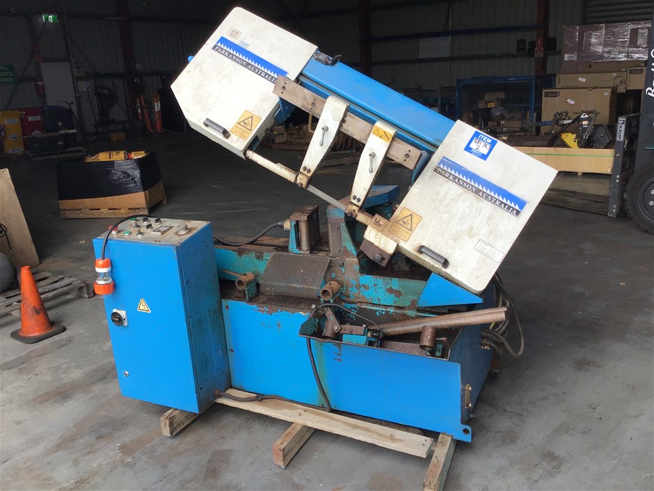 Metal cutting band saw