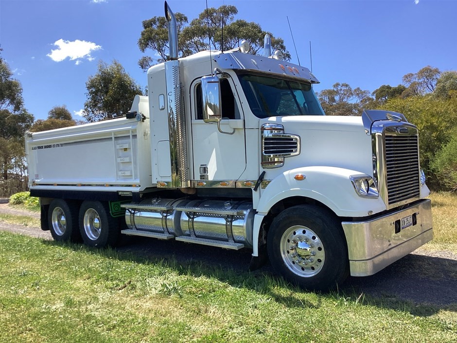 Trucks, Trailers, Earthmoving & Agricultural Equipment