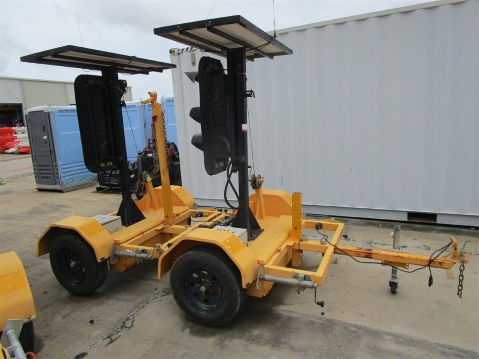2012 Giga Signs PTL2 Mobile Traffic Signs Set Auction (0200-7057055 ...