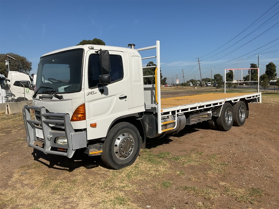 2004 Hino FL 6 x 2 Tray Body Truck