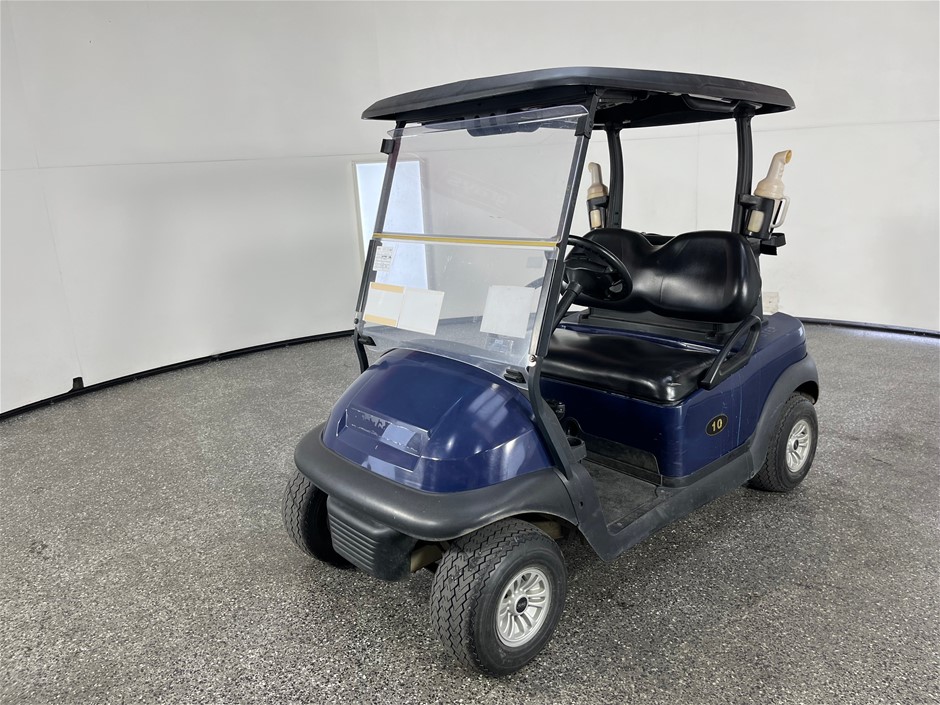 <p>Ezigo golf cart</p>