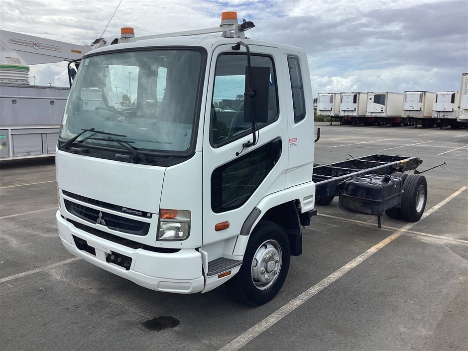 2009 Mitsubishi  FUSO  4 x 2 Cab Chassis Truck