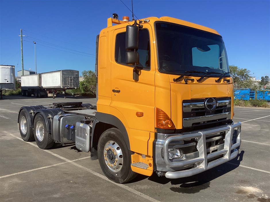 2018 HINO  700 6 x 4 Prime Mover Truck