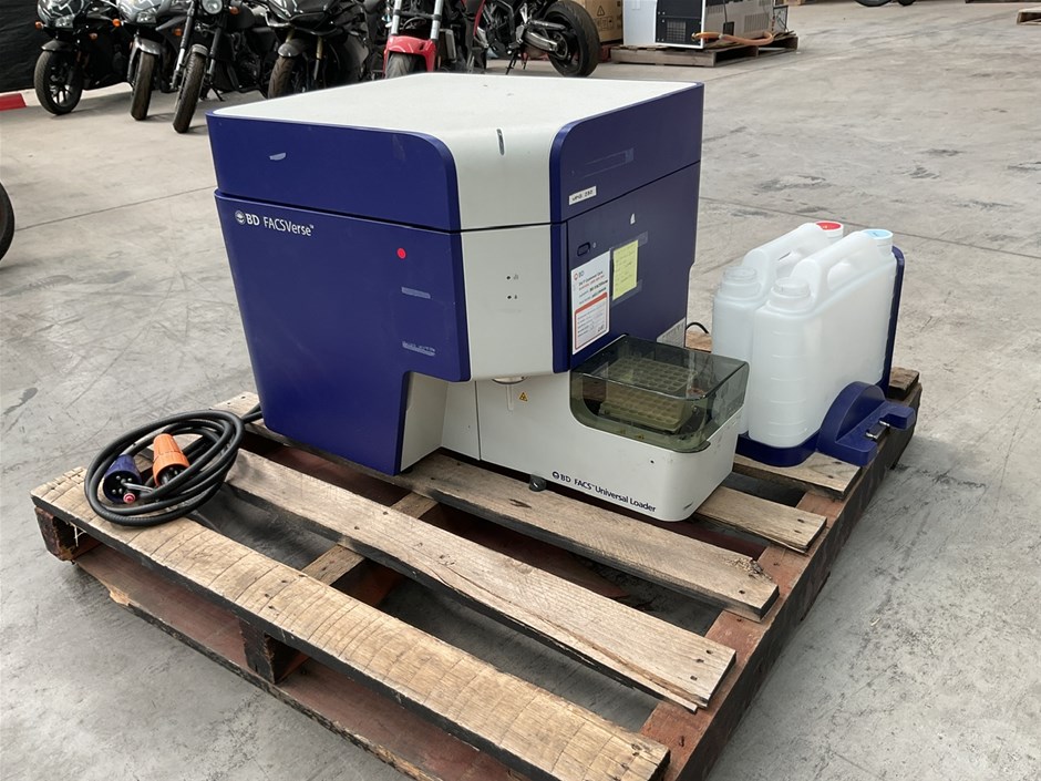 BD FACSVerse System with Universal Loader