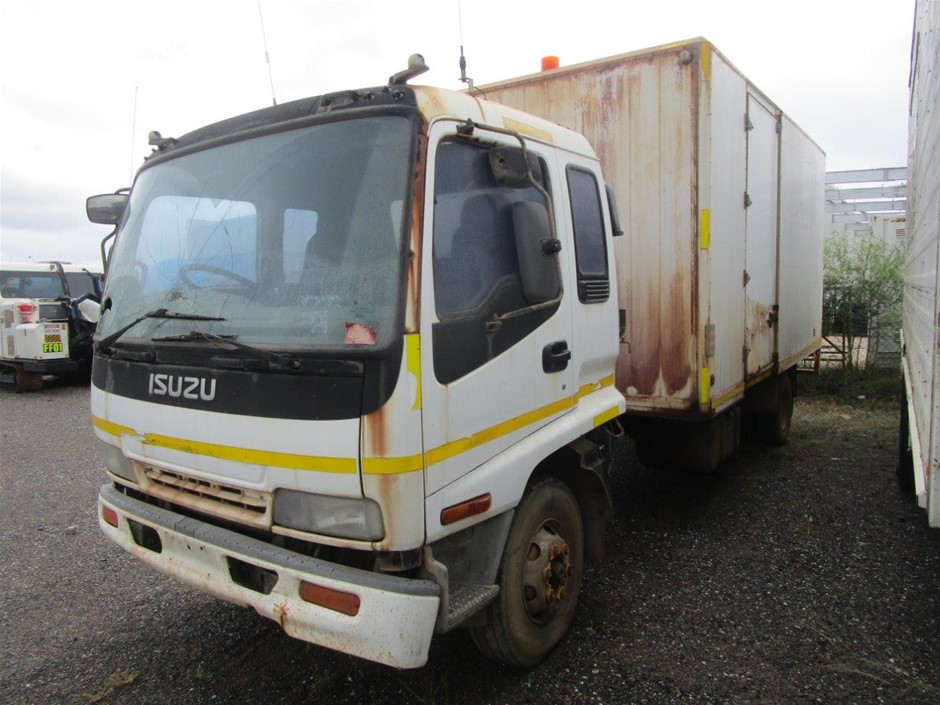 2004 Isuzu FRR550 6 x 2 Pantech Truck