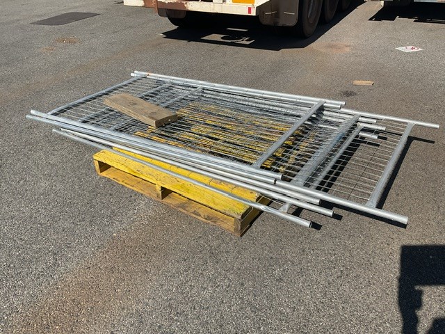 Approximately 7 Temporary Fence Panels Auction (0071-9058286) | Grays ...