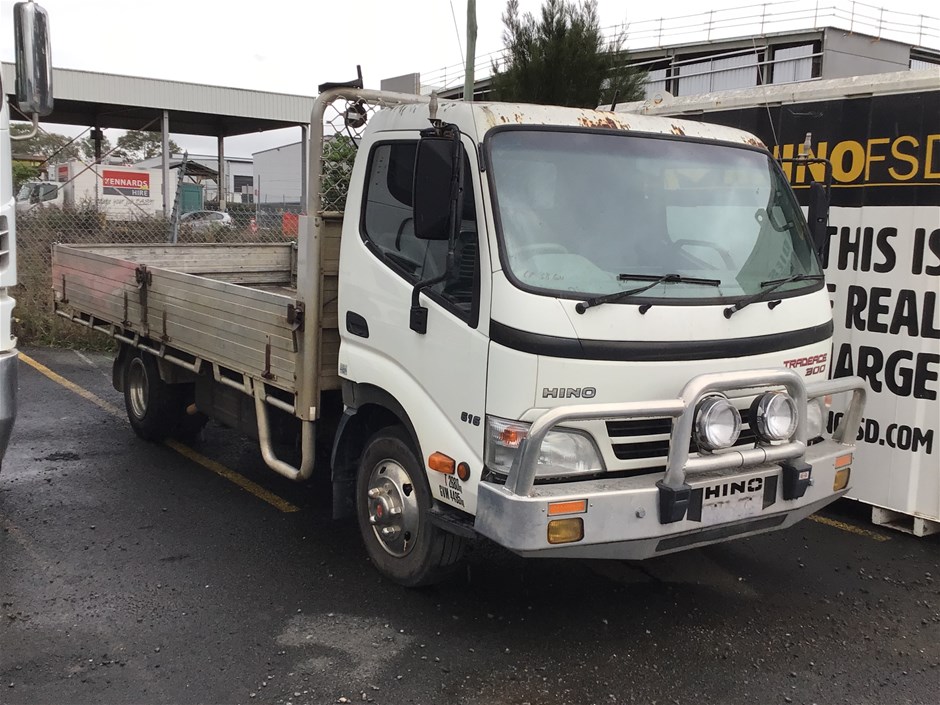 2009 Hino Tradeace 300 616 4 x 2 Tray Body Truck