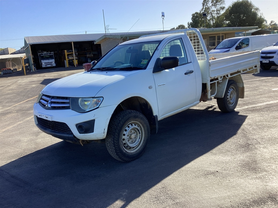 2011 Mitsubishi GLX MN TD &2009 Toyota Hiace LWB MT Van