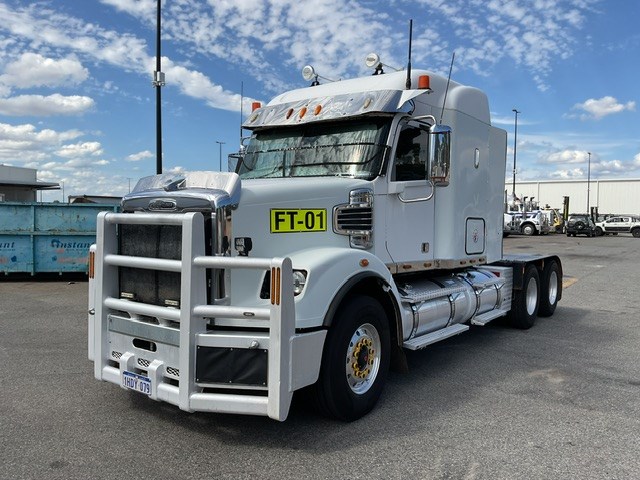 2011 FREIGHTLINER Coronado  6 x 4 Prime Mover Truck