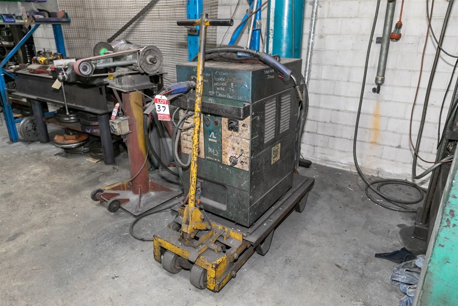Liquid Air SAFMIG 180BL Mobile Mig Welder
