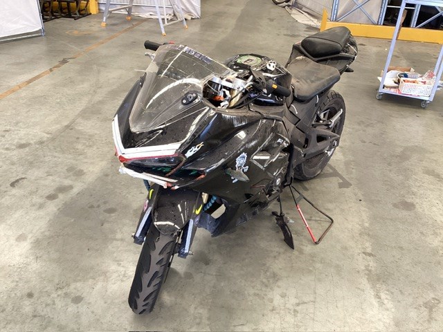 <p>2021 braaap Moto4 Motorcycle</p>