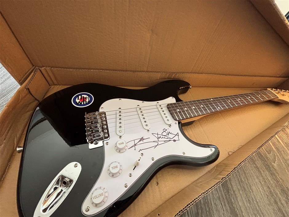 MOVIE & SPORTS SIGNED MEMORABILIA